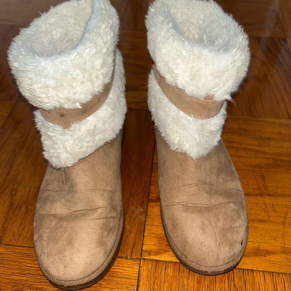 Juicy Couture Tan Faux Suede Winter Boots with Cream Faux Fur Cuff